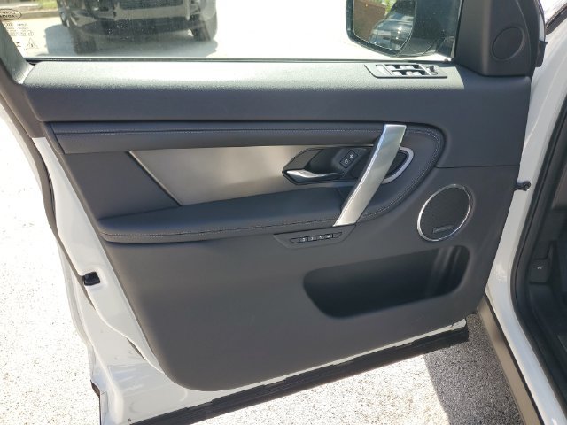 Certified 2025 Land Rover Discovery Sport Dynamic SE AWD/4WD image 23