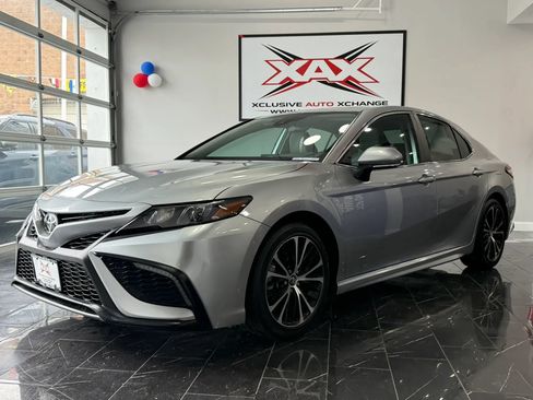 Used 2024 Toyota Camry SE AWD/4WD image 3