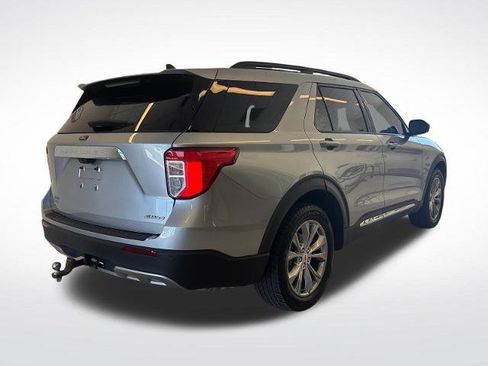 Certified 2022 Ford Explorer XLT w/ Equipment Group 202A AWD/4WD image 3