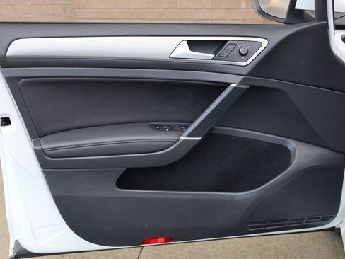 Used 2015 Volkswagen Golf TDI S image 13