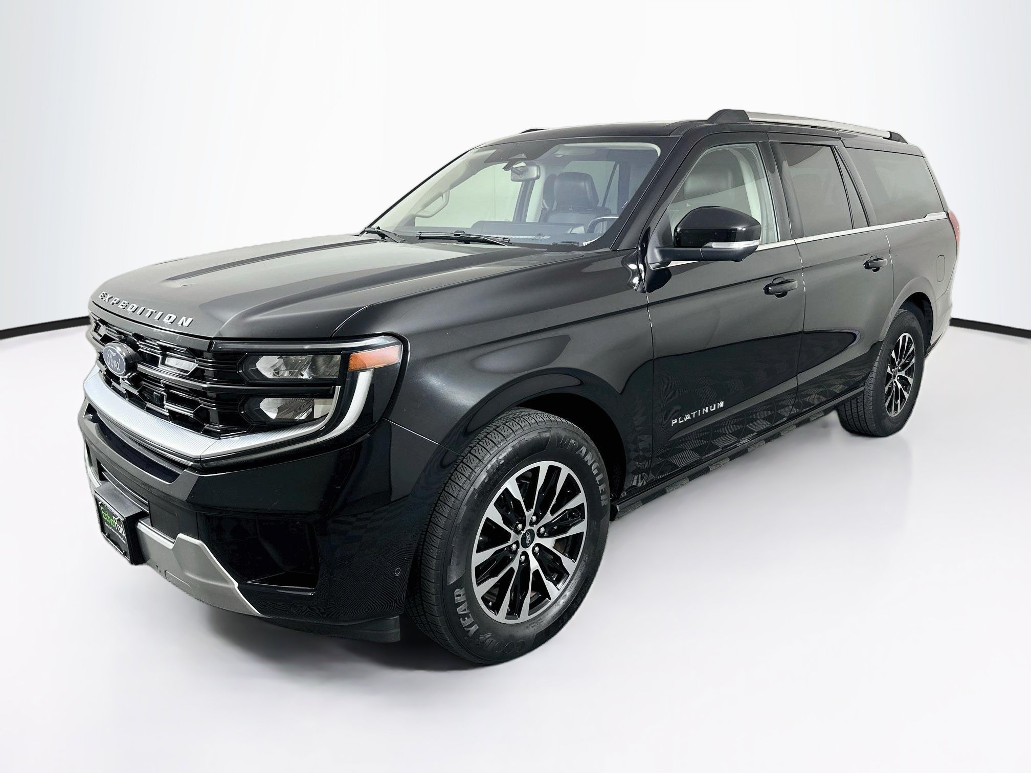 Used 2025 Ford Expedition Max Platinum AWD/4WD image 3
