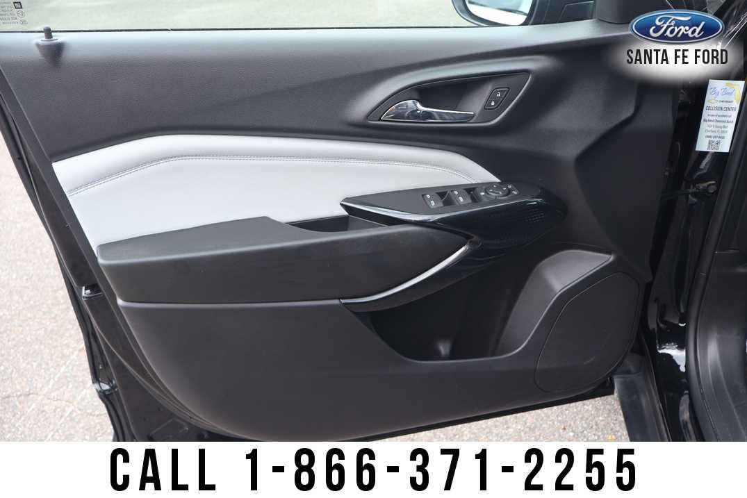 Used 2025 Chevrolet Trax LT w/ LT Convenience Package FWD image 10