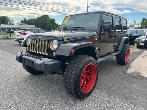 Used 2016 Jeep Wrangler Unlimited Sahara w/ Dual Top Group AWD/4WD image 1