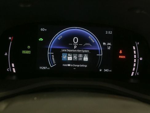 Used 2025 Toyota Camry SE w/ Convenience Package image 36