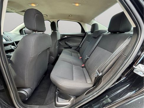 Used 2018 Ford Focus SE w/ SE Appearance Package FWD image 26