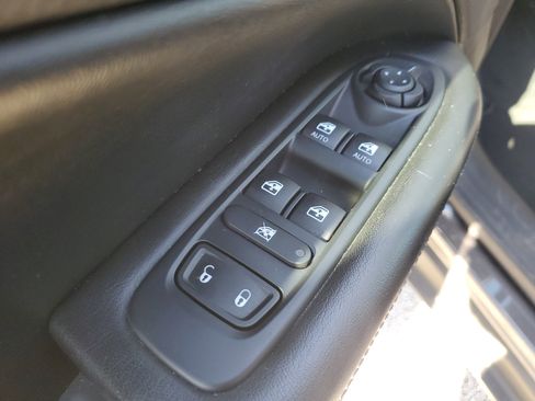 Used 2021 Jeep Compass Latitude image 18