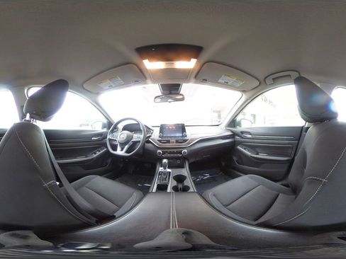 Used 2025 Nissan Altima 2.5 SV image 41