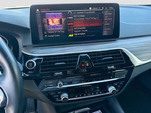 Used 2021 BMW 530i w/ Premium Package image 13