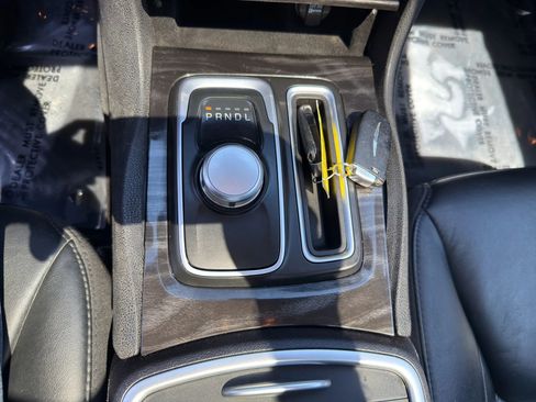 Used 2015 Chrysler 300 Limited RWD image 21