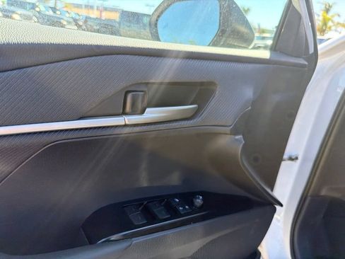 Used 2025 Toyota Camry SE FWD image 12