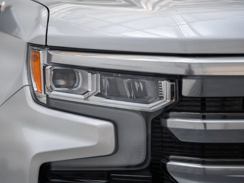 Used 2025 Chevrolet Silverado 1500 High Country AWD/4WD image 13