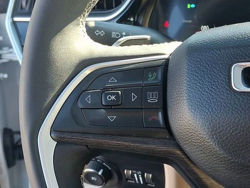 Used 2022 Jeep Grand Cherokee Limited 4xe w/ Luxury Tech Group II image 23