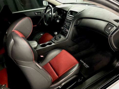 Used 2011 Hyundai Genesis 3.8 image 20