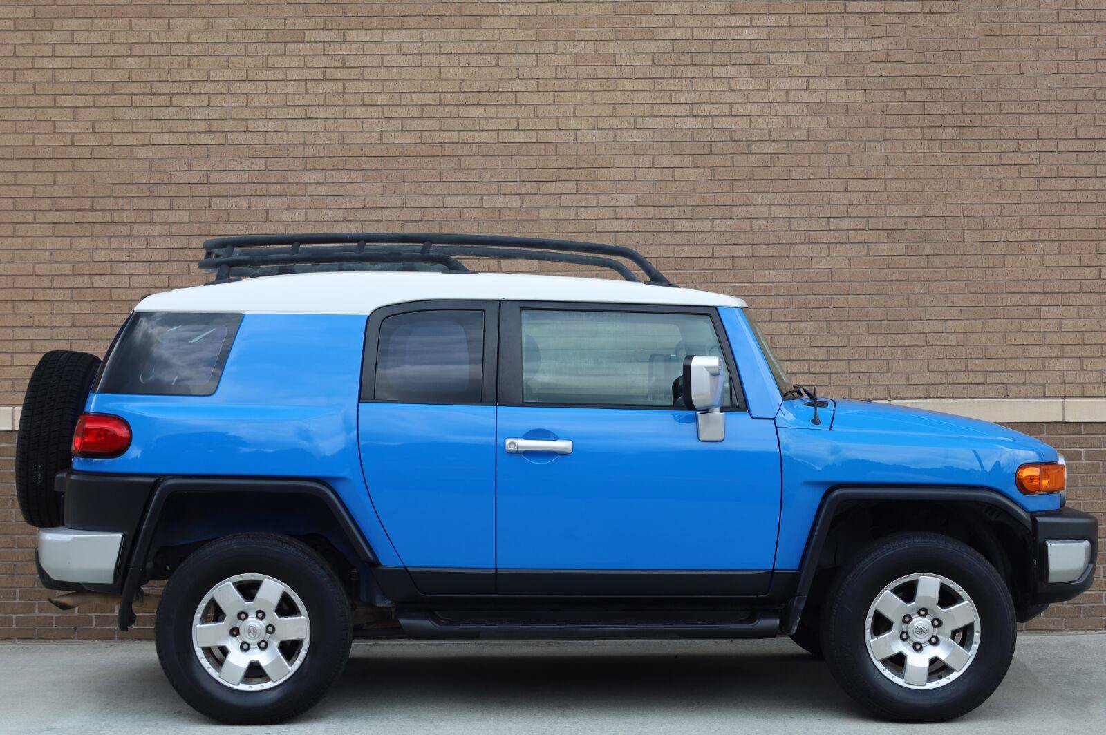 Used 2007 Toyota FJ Cruiser 2WD image 3