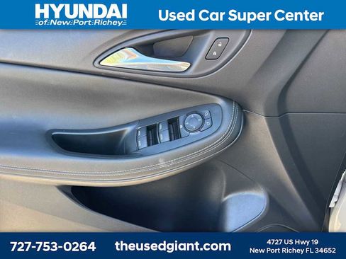 Used 2025 Buick Encore GX Preferred w/ Comfort Package image 9