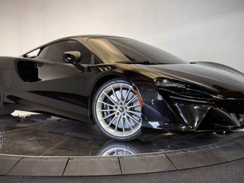 Used 2025 McLaren Artura RWD image 14