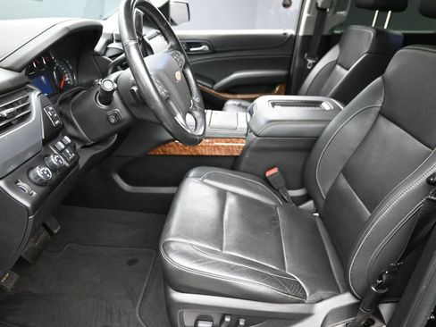Used 2020 Chevrolet Suburban Premier image 18