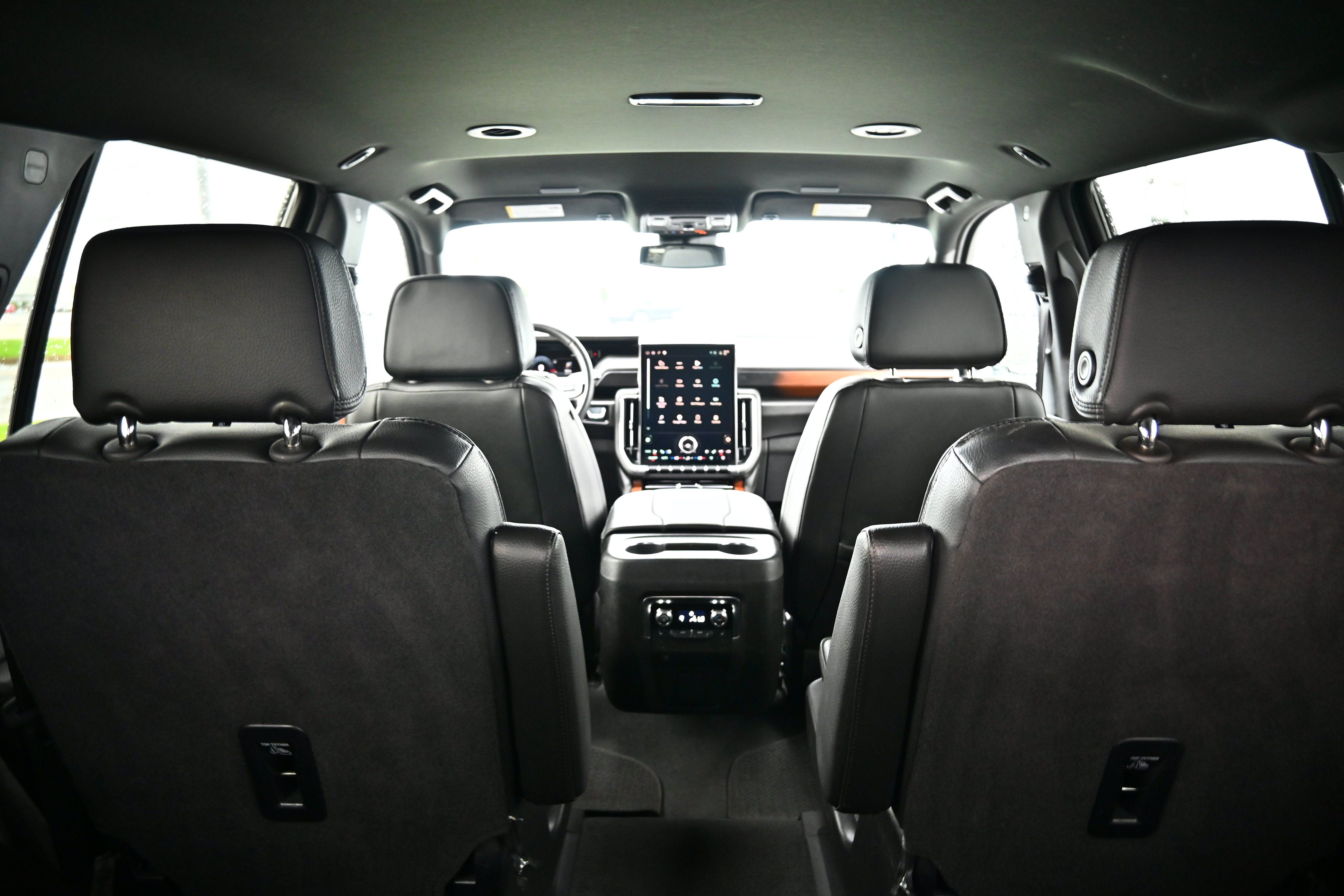 Used 2025 GMC Yukon Denali AWD/4WD image 14