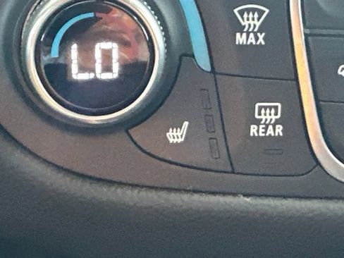 Used 2024 Chevrolet Equinox LT AWD/4WD image 32