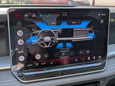 Certified 2025 Volkswagen Tiguan SE w/ Panoramic Sunroof Package AWD/4WD image 23
