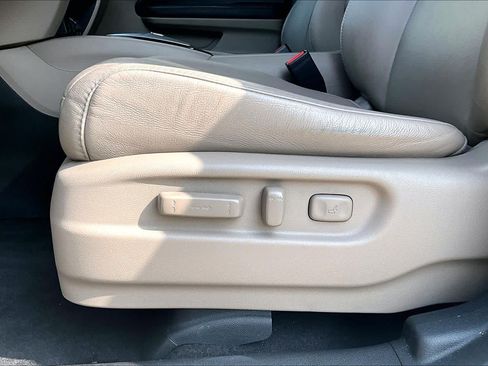 Used 2020 Honda Pilot Touring image 32