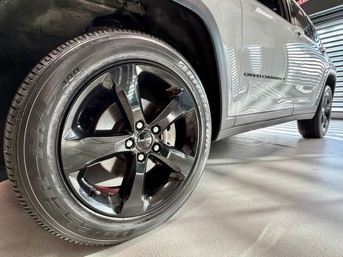 Certified 2023 Jeep Grand Cherokee Altitude AWD/4WD image 14