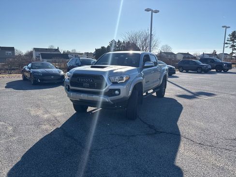 Used 2023 Toyota Tacoma TRD Sport image 4