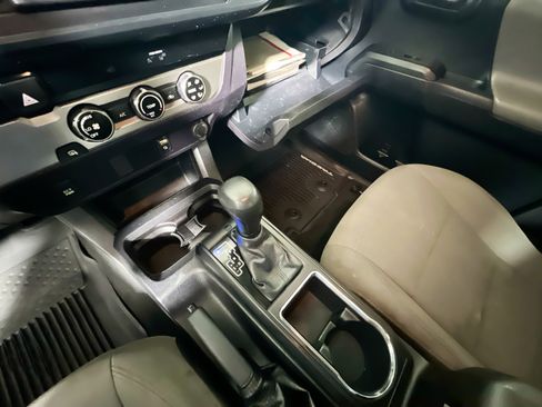 Used 2018 Toyota Tacoma SR image 25