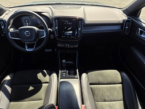 Used 2021 Volvo XC40 T4 R-Design w/ Advanced Package image 13