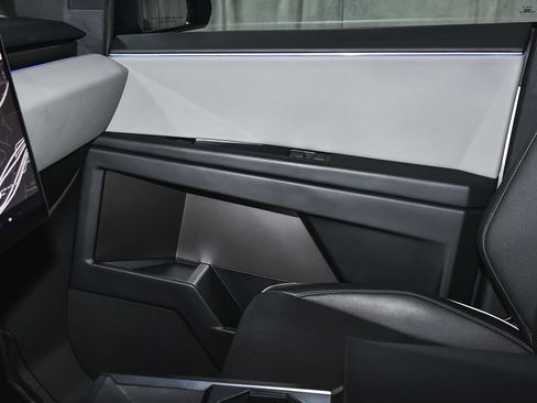 Used 2025 Tesla Cybertruck AWD Crew Cab image 45