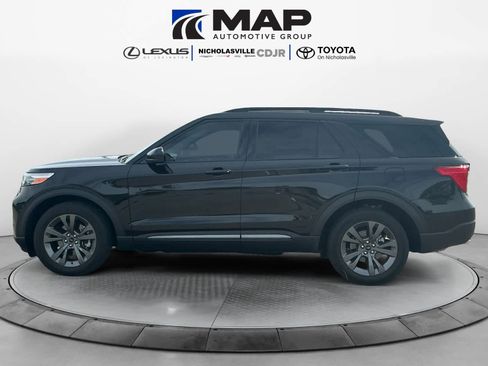 Used 2023 Ford Explorer XLT w/ Equipment Group 202A AWD/4WD image 2