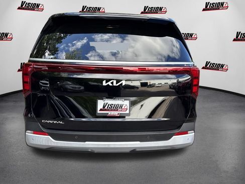 Used 2025 Kia Carnival FWD image 6