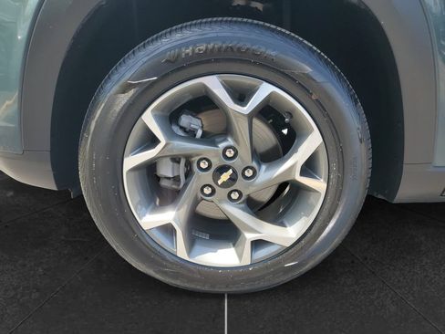 Used 2025 Chevrolet Trax LT FWD image 12
