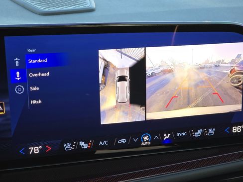 Used 2024 Chevrolet Traverse RS image 5