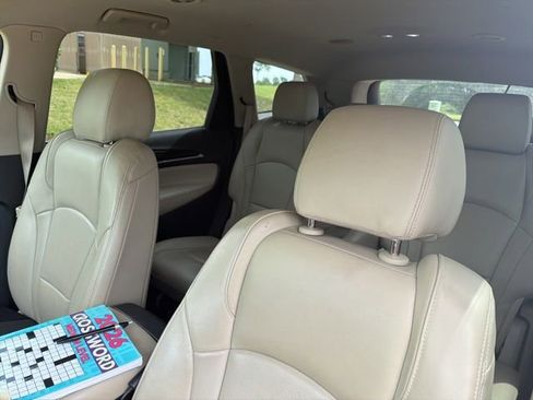 Used 2019 Buick Enclave Essence FWD image 9