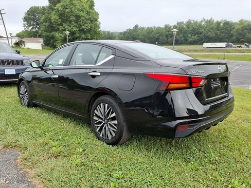 Used 2025 Nissan Altima 2.5 SV FWD image 9