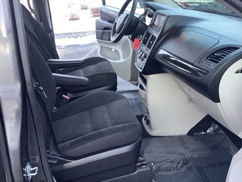 Used 2019 Dodge Grand Caravan SE image 17