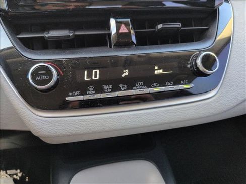 Used 2021 Toyota Corolla LE image 11