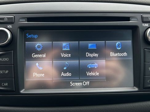 Used 2018 Toyota Yaris L image 26