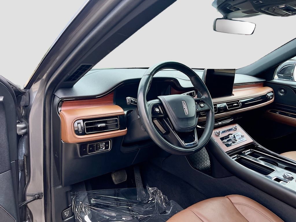 Used 2023 Lincoln Aviator Reserve w/ Equipment Group 201A AWD/4WD image 9