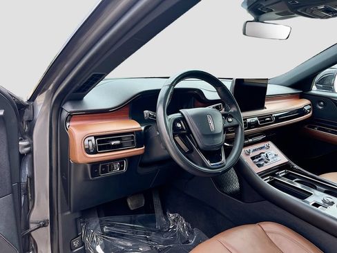 Used 2023 Lincoln Aviator Reserve w/ Equipment Group 201A AWD/4WD image 9