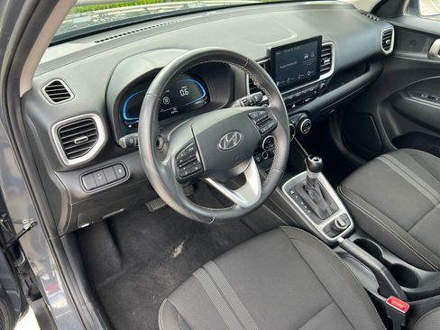 Certified 2025 Hyundai Venue SEL FWD image 16