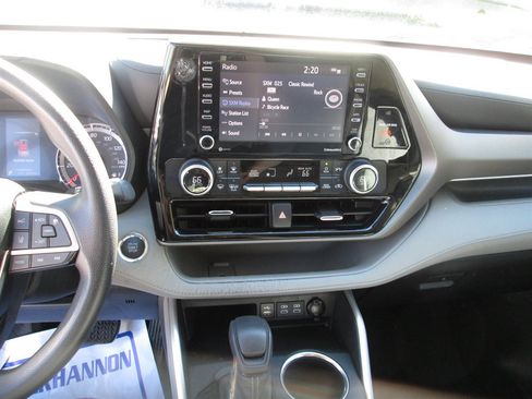 Used 2022 Toyota Highlander L image 14