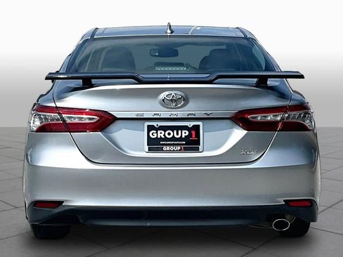 Used 2020 Toyota Camry XLE FWD image 5