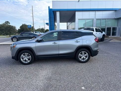 Used 2024 GMC Terrain SLE FWD image 8