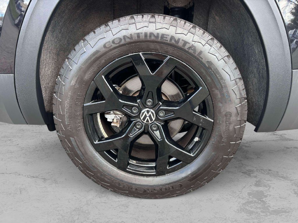 Used 2024 Volkswagen Atlas Peak Edition SE AWD/4WD image 36