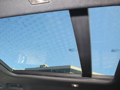 Used 2024 Land Rover Defender 130 S image 24