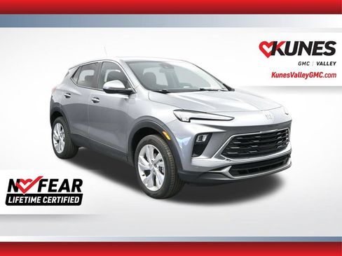 Used 2025 Buick Encore GX Preferred AWD/4WD image 1