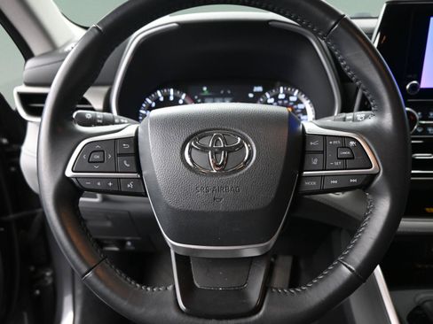 Used 2023 Toyota Highlander XLE FWD image 27