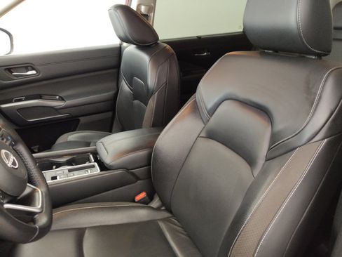 Used 2022 Nissan Pathfinder SL FWD image 17